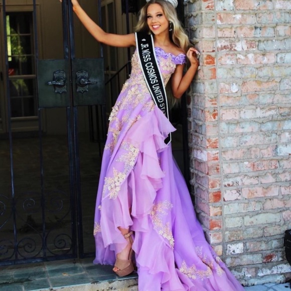 Lavender gown,custom-made,side slit and, train, off shoulder with a zipper. - Picture 2 of 9